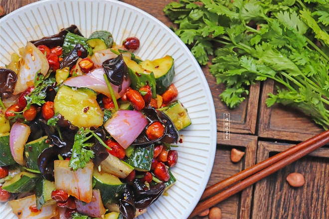 爽口拌黃瓜的做法-家常味拌菜譜-易網健康養生網 爽口拌黃瓜的做法-家常味拌菜譜