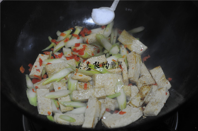 白菜苔炒凍豆腐的做法-家常味炒菜譜-易網健康養生網 白菜苔炒凍豆腐的做法-家常味炒菜譜