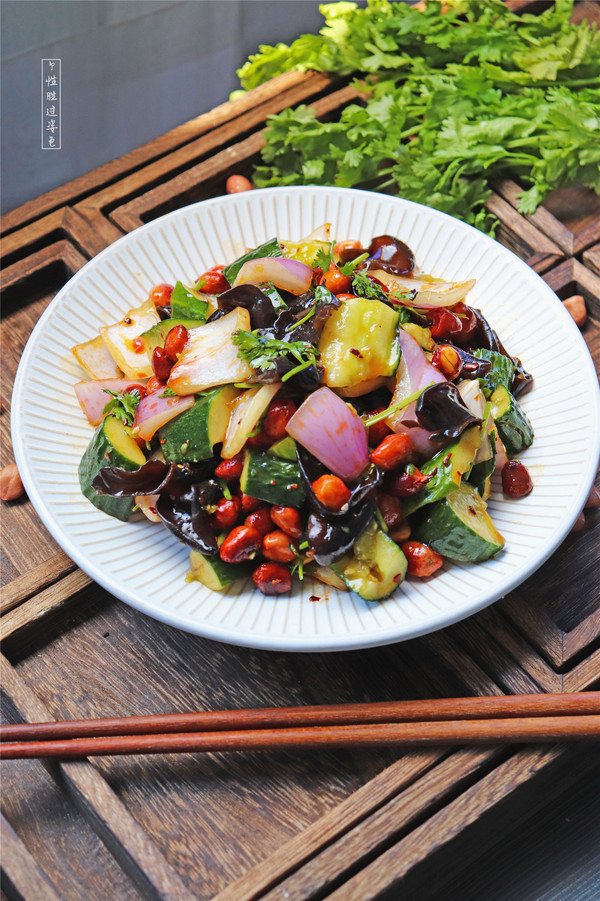 爽口拌黃瓜的做法-家常味拌菜譜-易網健康養生網 爽口拌黃瓜的做法-家常味拌菜譜