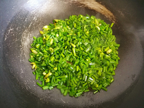 韭苔炒雞蛋的做法-家常味炒菜譜-易網(wǎng)健康養(yǎng)生網(wǎng) 韭苔炒雞蛋的做法-家常味炒菜譜