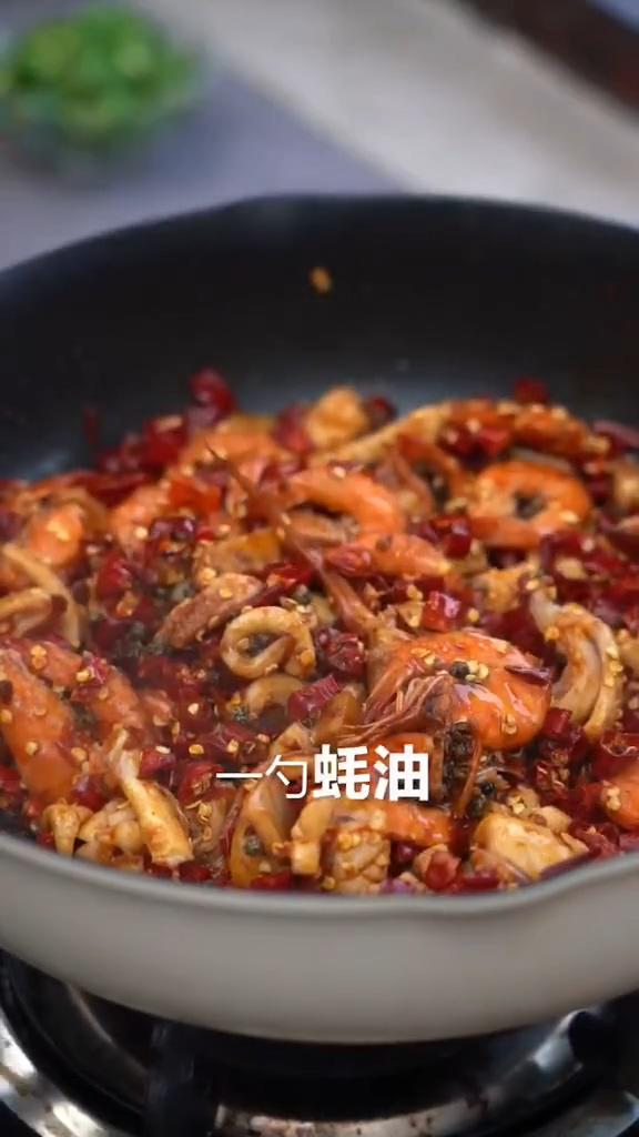 火爆魷魚蝦的做法-麻辣味炒菜譜-易網健康養生網 火爆魷魚蝦的做法-麻辣味炒菜譜