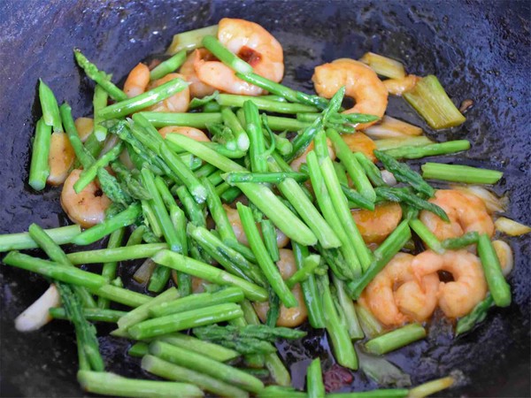 蘆筍蝦仁的做法-咸鮮味炒菜譜-易網健康養生網 蘆筍蝦仁的做法-咸鮮味炒菜譜