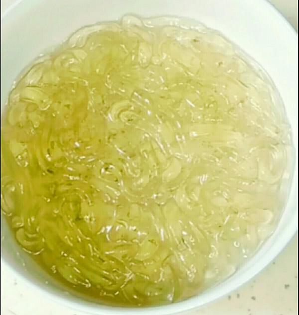 拌涼粉的做法-家常味拌菜譜-易網<a href=http://www.xllyou.com/ target=_blank class=infotextkey>健康養生</a>網 拌涼粉的做法-家常味拌菜譜