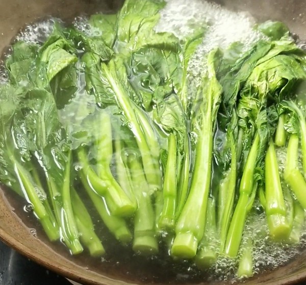 白灼菜心的做法-家常味煮菜譜-易網健康養生網 白灼菜心的做法-家常味煮菜譜
