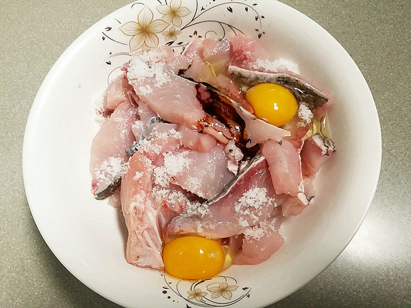 油煎魚片的做法-香辣味炸菜譜-易網(wǎng)健康養(yǎng)生網(wǎng) 油煎魚片的做法-香辣味炸菜譜