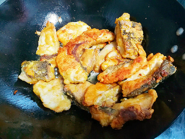 油煎魚片的做法-香辣味炸菜譜-易網(wǎng)健康養(yǎng)生網(wǎng) 油煎魚片的做法-香辣味炸菜譜