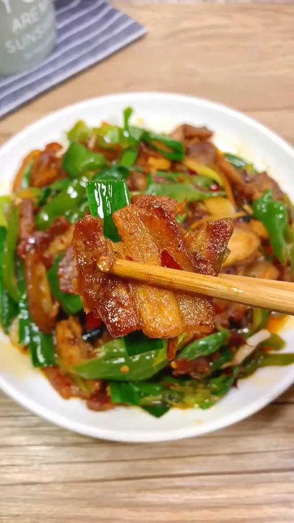 青椒回鍋肉的做法-咸鮮味炒菜譜-易網(wǎng)健康養(yǎng)生網(wǎng) 青椒回鍋肉的做法-咸鮮味炒菜譜