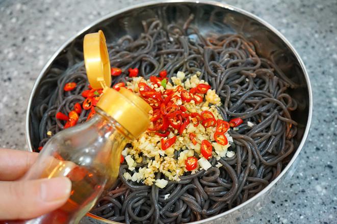 涼拌蕨根粉的做法-香辣味拌菜譜