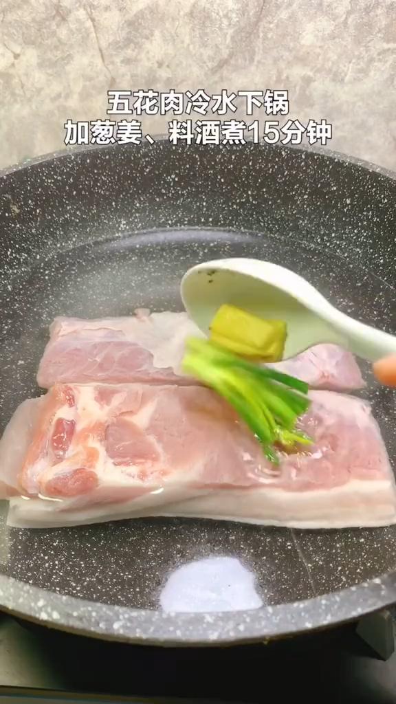 青椒回鍋肉的做法-咸鮮味炒菜譜-易網(wǎng)<a href=http://www.xllyou.com/ target=_blank class=infotextkey>健康養(yǎng)生</a>網(wǎng) 青椒回鍋肉的做法-咸鮮味炒菜譜