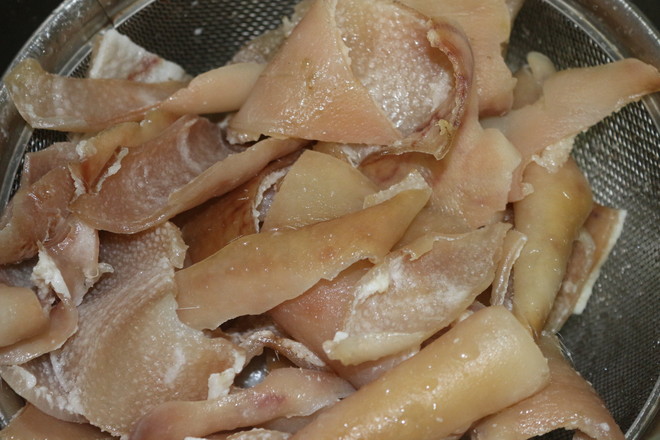 高顏值豬皮凍的做法-家常味拌菜譜-易網健康養生網 高顏值豬皮凍的做法-家常味拌菜譜