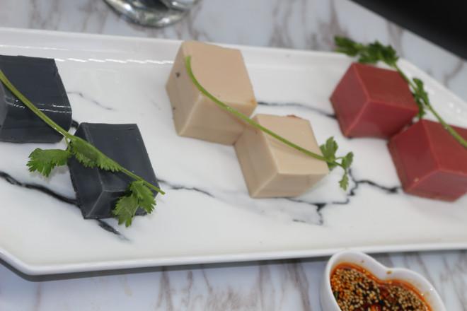 高顏值豬皮凍的做法-家常味拌菜譜-易網健康養生網 高顏值豬皮凍的做法-家常味拌菜譜