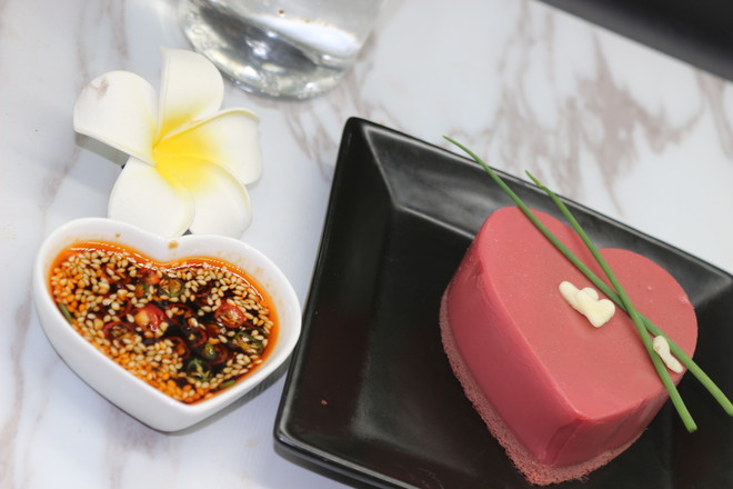 高顏值豬皮凍的做法-家常味拌菜譜-易網健康養生網 高顏值豬皮凍的做法-家常味拌菜譜