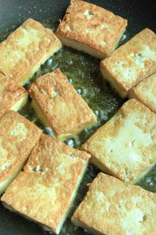 紅燒豆腐塊的做法-家常味燒菜譜-易網<a href=http://www.xllyou.com/ target=_blank class=infotextkey>健康養生</a>網 紅燒豆腐塊的做法-家常味燒菜譜