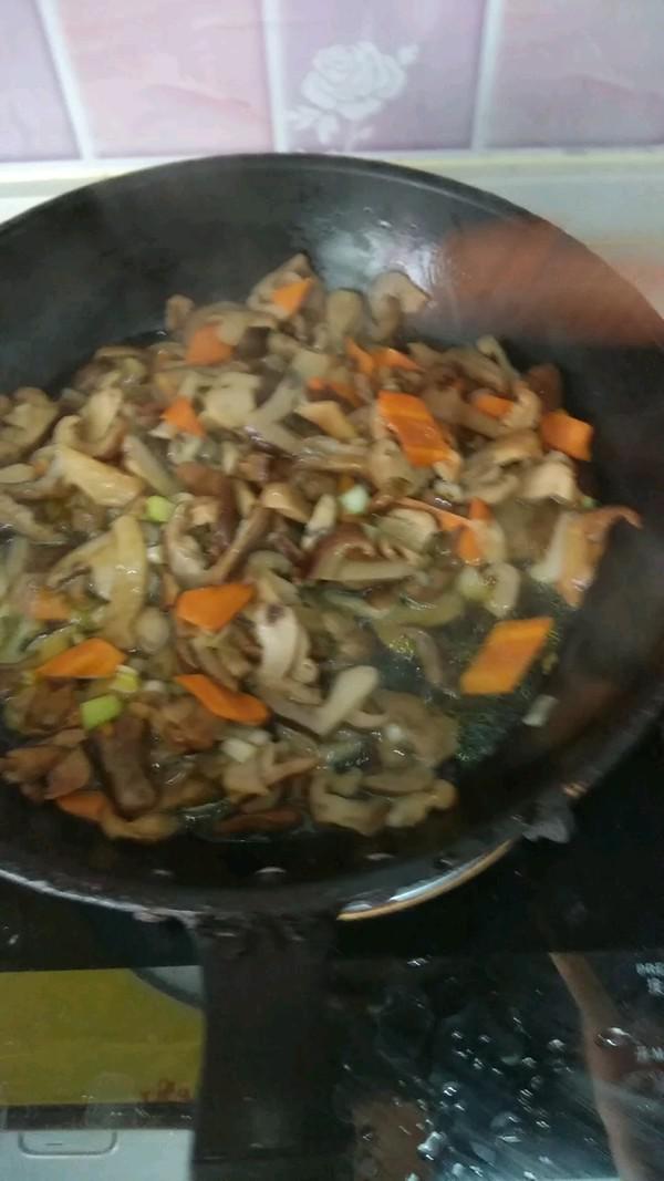 尖椒炒口蘑的做法-家常味炒菜譜-易網健康養生網 尖椒炒口蘑的做法-家常味炒菜譜