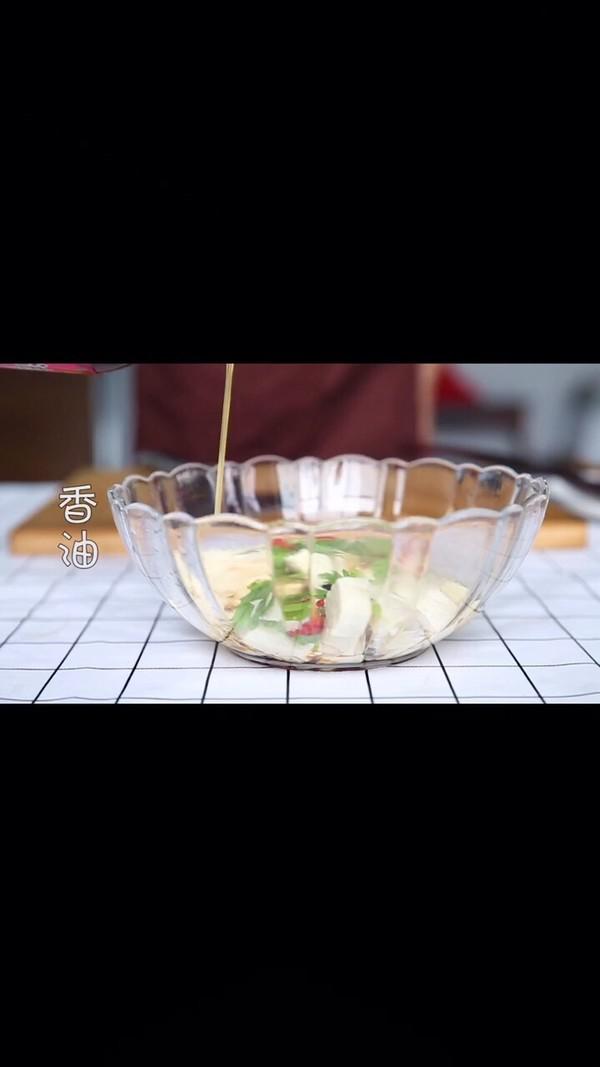 香菜豆腐的做法-咸鮮味拌菜譜