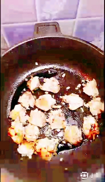 土豆燒雞翅的做法-家常味燒菜譜-易網健康養生網 土豆燒雞翅的做法-家常味燒菜譜