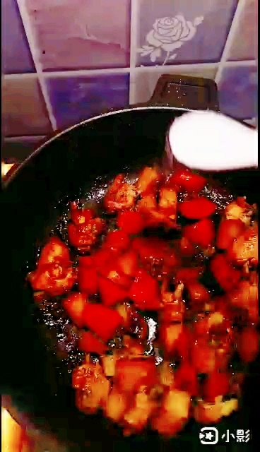 土豆燒雞翅的做法-家常味燒菜譜-易網健康養生網 土豆燒雞翅的做法-家常味燒菜譜