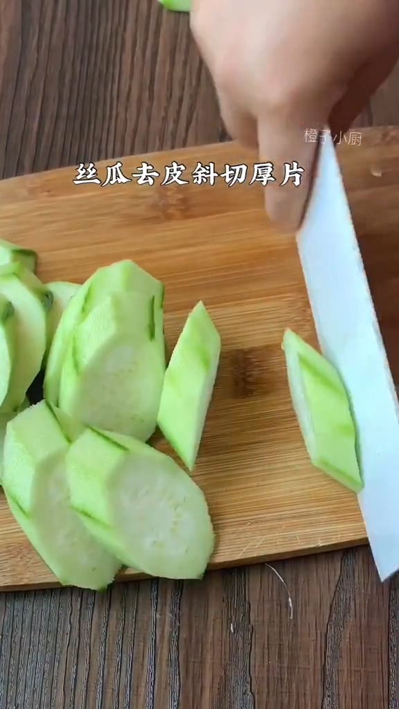 蒜蓉粉絲絲瓜的做法-蒜香味蒸菜譜-易網健康養生網 蒜蓉粉絲絲瓜的做法-蒜香味蒸菜譜