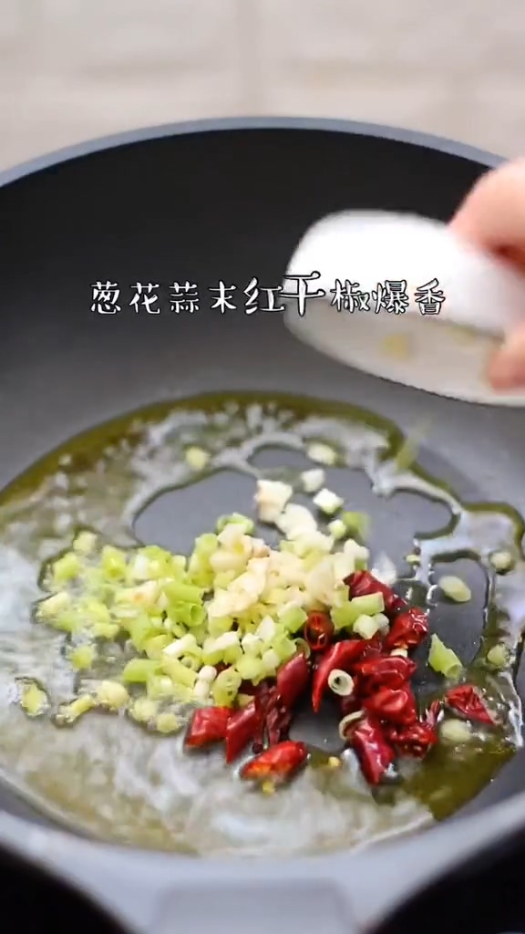 包菜炒粉條的做法-咸鮮味炒菜譜-易網健康養生網 包菜炒粉條的做法-咸鮮味炒菜譜