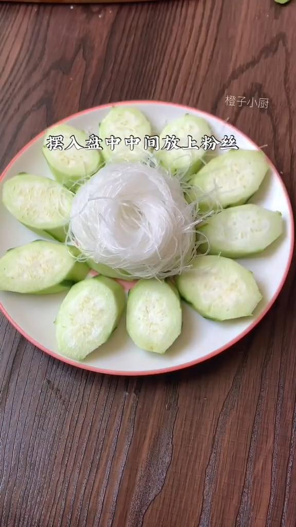 蒜蓉粉絲絲瓜的做法-蒜香味蒸菜譜-易網健康養生網 蒜蓉粉絲絲瓜的做法-蒜香味蒸菜譜