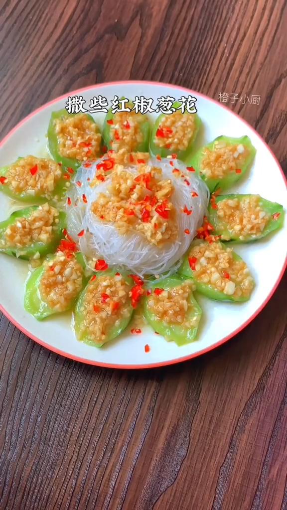 蒜蓉粉絲絲瓜的做法-蒜香味蒸菜譜-易網健康養生網 蒜蓉粉絲絲瓜的做法-蒜香味蒸菜譜