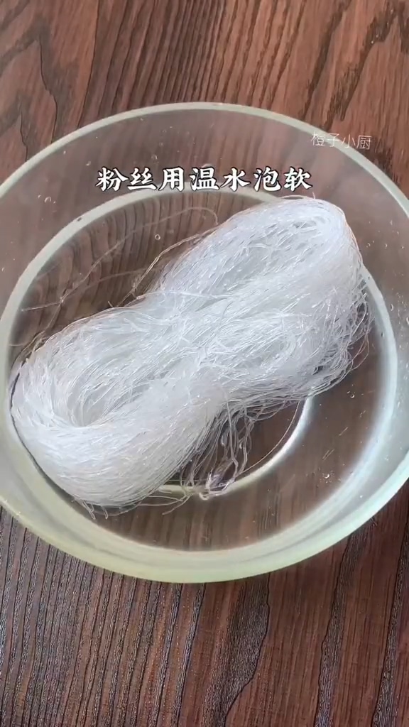 蒜蓉粉絲絲瓜的做法-蒜香味蒸菜譜-易網<a href=http://www.xllyou.com/ target=_blank class=infotextkey>健康養生</a>網 蒜蓉粉絲絲瓜的做法-蒜香味蒸菜譜