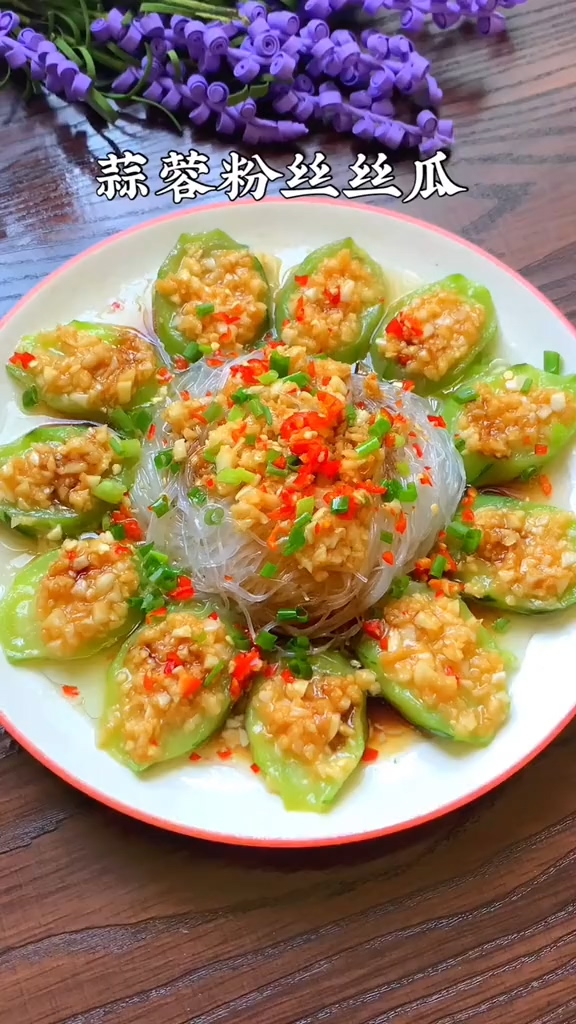 蒜蓉粉絲絲瓜的做法-蒜香味蒸菜譜-易網健康養生網 蒜蓉粉絲絲瓜的做法-蒜香味蒸菜譜