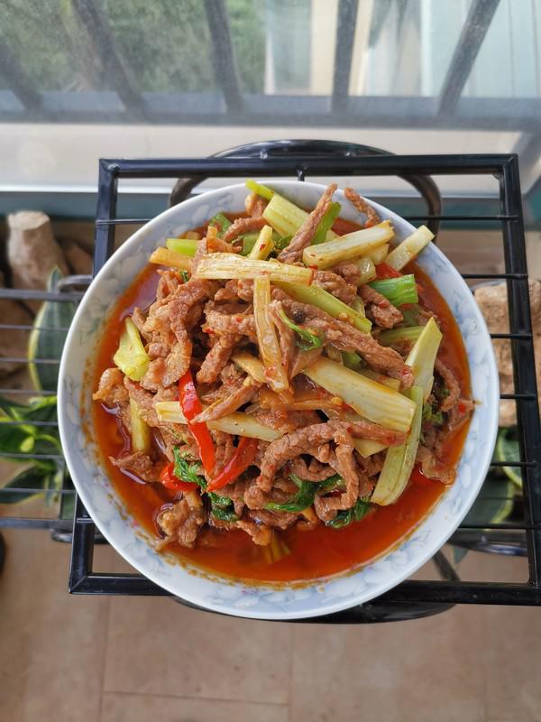 豆瓣芹菜炒牛肉的做法-咸鮮味炒菜譜