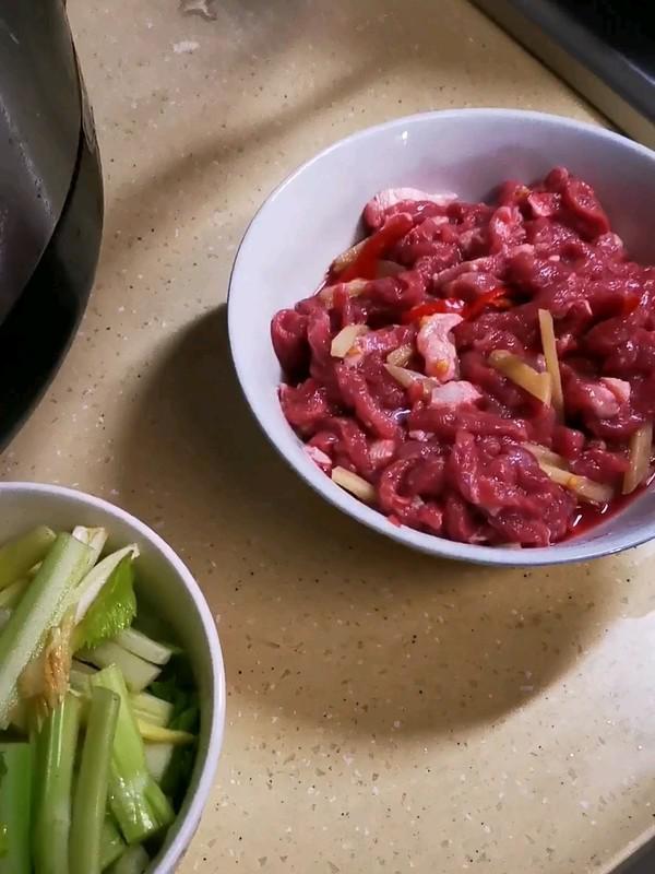 豆瓣芹菜炒牛肉的做法-咸鮮味炒菜譜