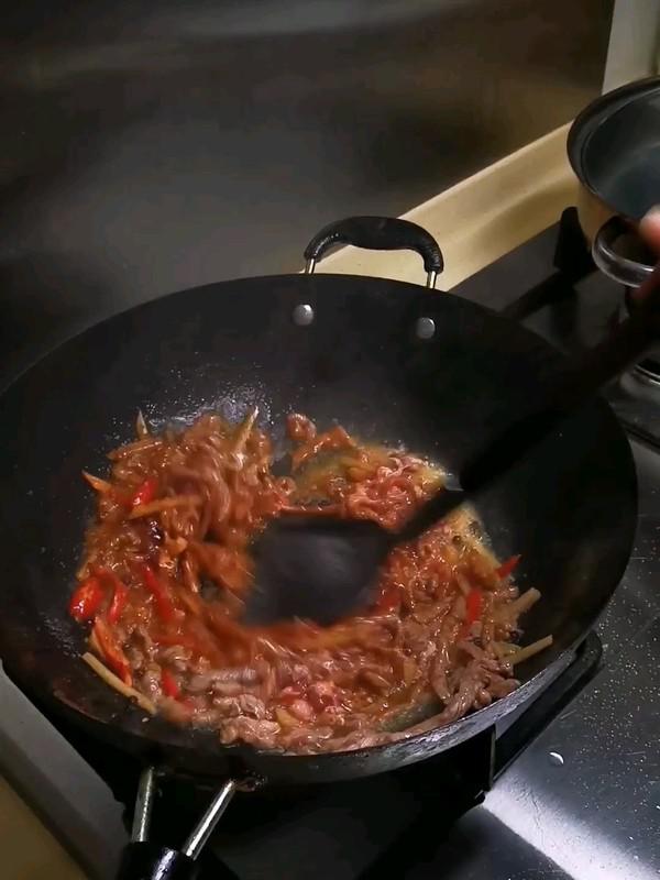 豆瓣芹菜炒牛肉的做法-咸鮮味炒菜譜