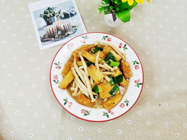 白玉菇燜豆腐的做法-咸鮮味燜菜譜