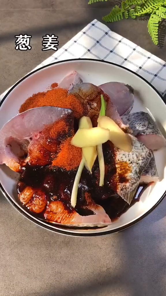 家常燉魚塊的做法-咸鮮味燉菜譜-易網<a href=http://www.xllyou.com/ target=_blank class=infotextkey>健康養生</a>網 家常燉魚塊的做法-咸鮮味燉菜譜