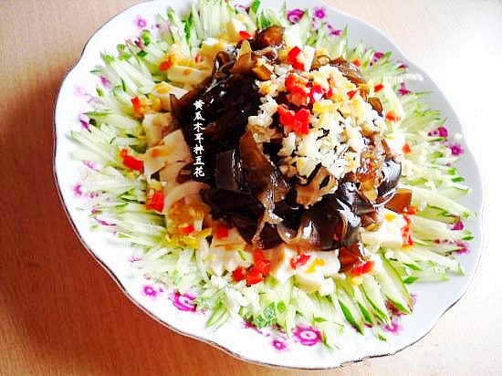 黃瓜木耳拌豆花的做法-酸辣味拌菜譜-易網健康養生網 黃瓜木耳拌豆花的做法-酸辣味拌菜譜