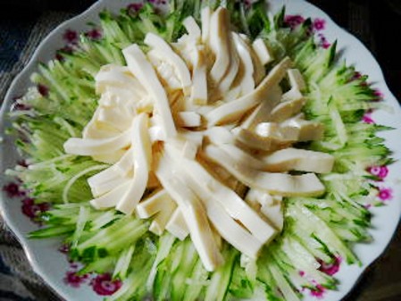 黃瓜木耳拌豆花的做法-酸辣味拌菜譜-易網健康養生網 黃瓜木耳拌豆花的做法-酸辣味拌菜譜