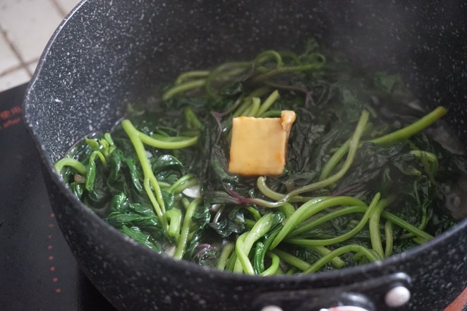 蒜蓉炒薯藤的做法-家常味炒菜譜-易網(wǎng)健康養(yǎng)生網(wǎng) 蒜蓉炒薯藤的做法-家常味炒菜譜