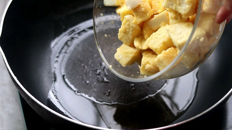 素炒饅頭丁的做法-家常味炒菜譜