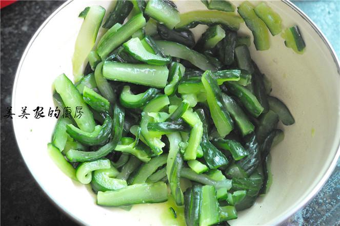 拌黃瓜的做法-家常味拌菜譜-易網健康養生網 拌黃瓜的做法-家常味拌菜譜