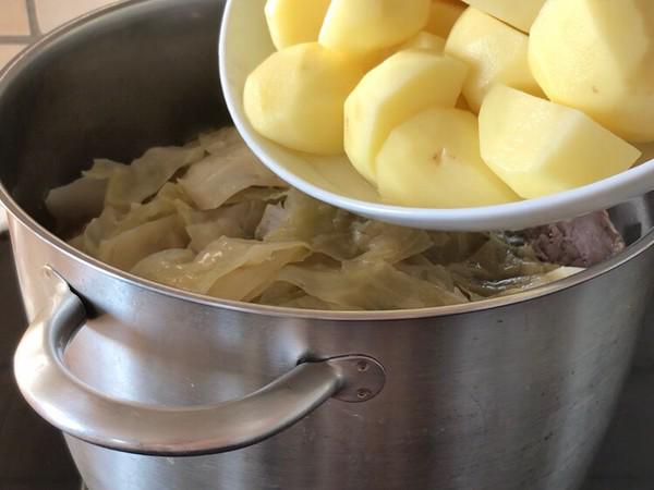 羊肉燉包菜的做法-咸鮮味煮菜譜-易網健康養生網 羊肉燉包菜的做法-咸鮮味煮菜譜