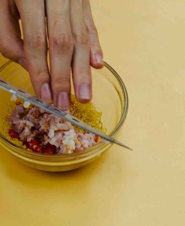 蒜蓉烤白菇的做法-香辣味烤菜譜-易網健康養生網 蒜蓉烤白菇的做法-香辣味烤菜譜