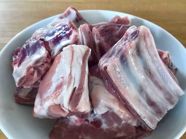 羊肉燉包菜的做法-咸鮮味煮菜譜-易網<a href=http://www.xllyou.com/ target=_blank class=infotextkey>健康養生</a>網 羊肉燉包菜的做法-咸鮮味煮菜譜