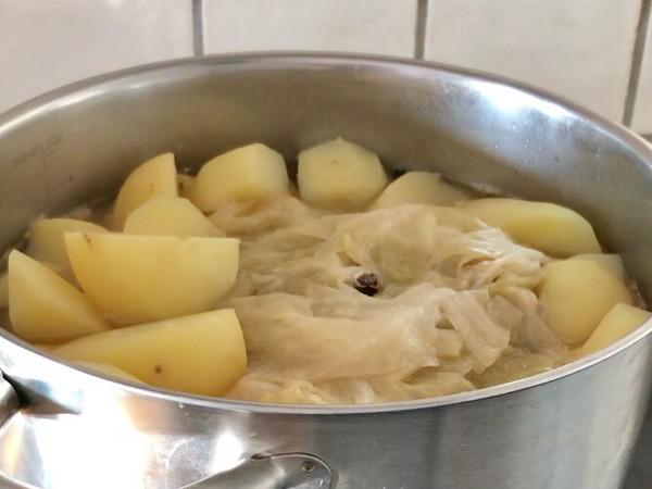 羊肉燉包菜的做法-咸鮮味煮菜譜-易網健康養生網 羊肉燉包菜的做法-咸鮮味煮菜譜