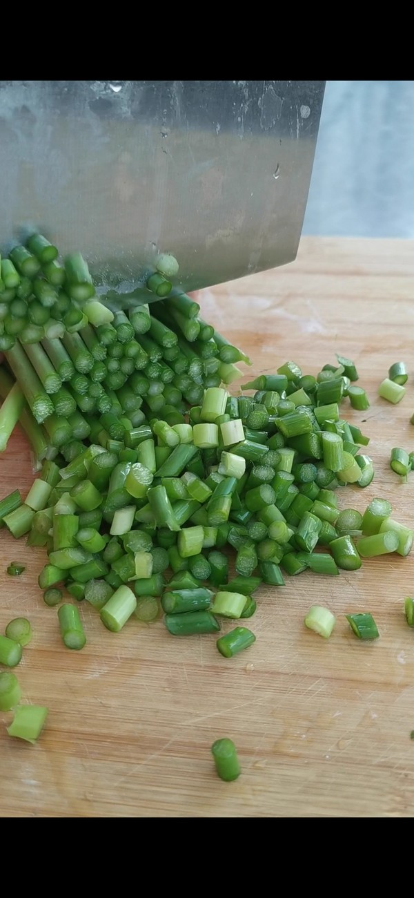 蒜苔炒雞蛋的做法-家常味炒菜譜-易網<a href=http://www.xllyou.com/ target=_blank class=infotextkey>健康養生</a>網 蒜苔炒雞蛋的做法-家常味炒菜譜