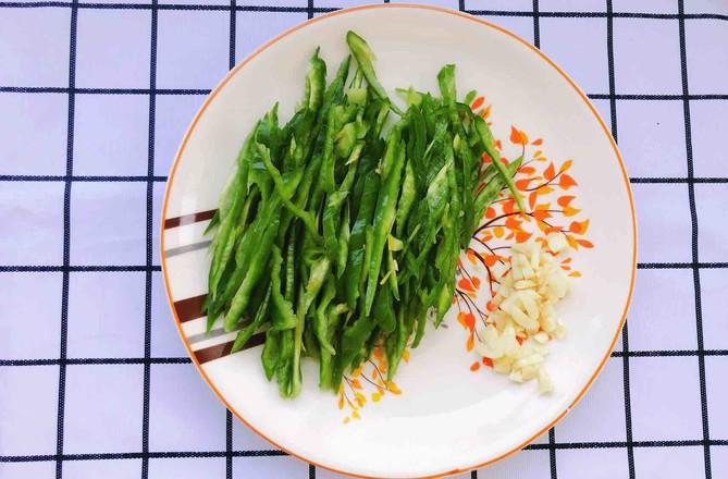 青椒炒杏鮑菇的做法-咸鮮味炒菜譜-易網健康養生網 青椒炒杏鮑菇的做法-咸鮮味炒菜譜