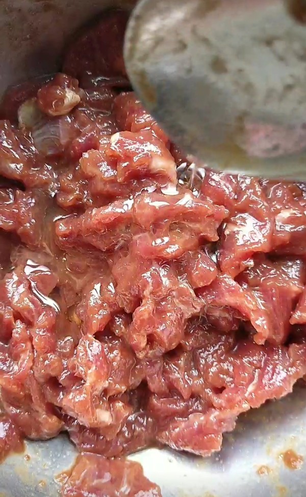 《白玉菇蒸牛肉》的做法-家常味蒸菜譜-易網健康養生網 《白玉菇蒸牛肉》的做法-家常味蒸菜譜