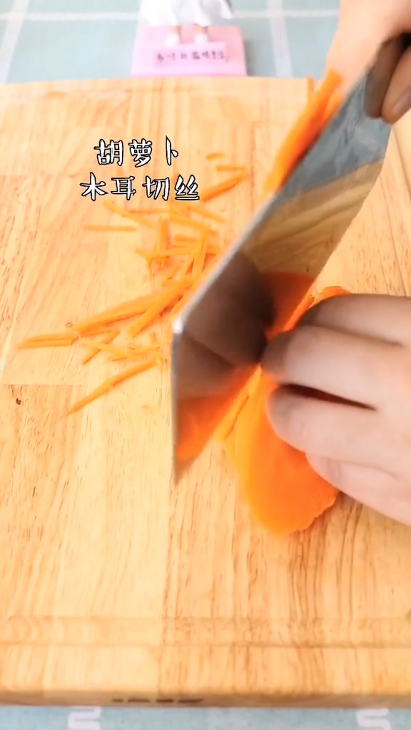 魚香雞絲的做法-魚香味炒菜譜-易網(wǎng)健康養(yǎng)生網(wǎng) 魚香雞絲的做法-魚香味炒菜譜