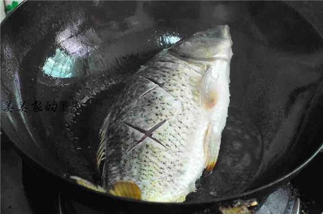 紫蘇燒鯉魚的做法-家常味燒菜譜-易網健康養生網 紫蘇燒鯉魚的做法-家常味燒菜譜