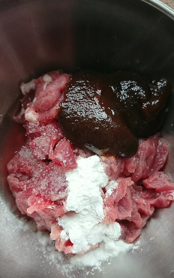 《白玉菇蒸牛肉》的做法-家常味蒸菜譜-易網健康養生網 《白玉菇蒸牛肉》的做法-家常味蒸菜譜