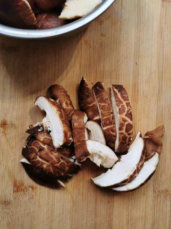 香菇燒豆腐的做法-家常味燒菜譜-易網<a href=http://www.xllyou.com/ target=_blank class=infotextkey>健康養(yǎng)生</a>網 香菇燒豆腐的做法-家常味燒菜譜