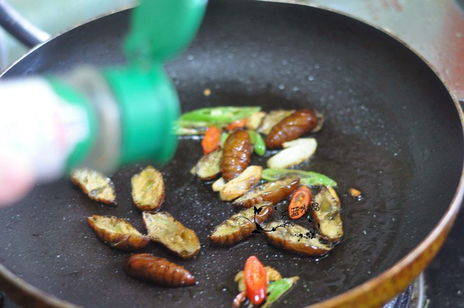 椒鹽蠶蛹的做法-家常味炸菜譜-易網健康養生網 椒鹽蠶蛹的做法-家常味炸菜譜