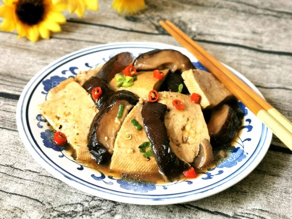 香菇燒豆腐的做法-家常味燒菜譜-易網健康養(yǎng)生網 香菇燒豆腐的做法-家常味燒菜譜